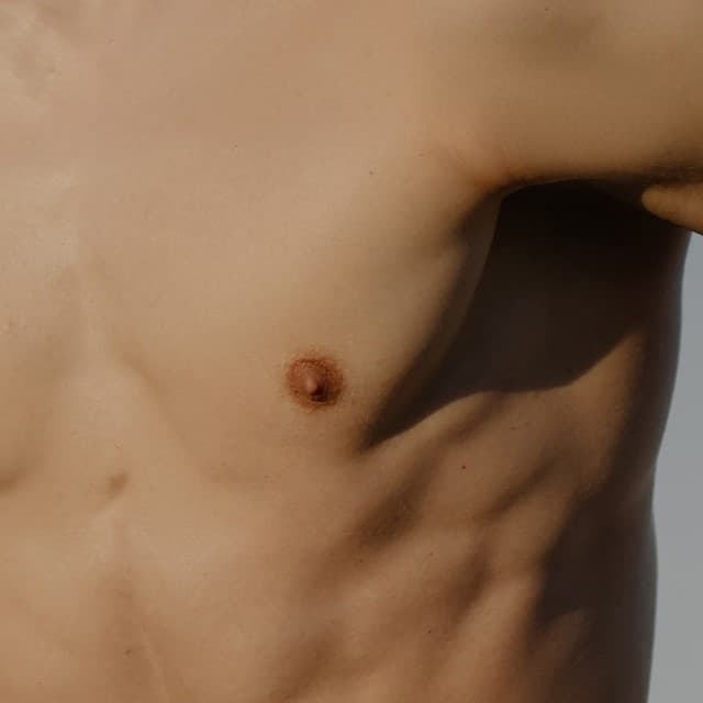 Pettorali Uomo: la Chirurgia Estetica che aiuta!
