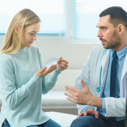 Mastopessi con protesi o senza protesi? I pro e i contro