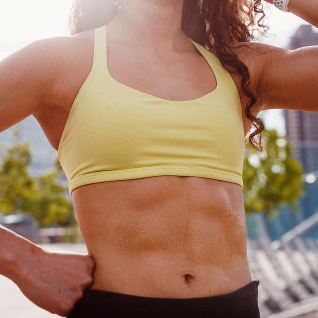 Liposuzione all'addome: tempi di recupero, convalescenza e sport